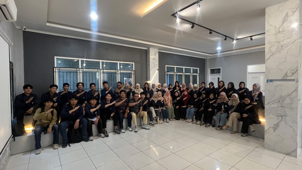 Mahasiswa ABSP Politeknik STIA LAN Makassar Perkuat Kompetensi Digital Bisnis melalui Kuliah Kunjungan dan Praktik Laboratorium